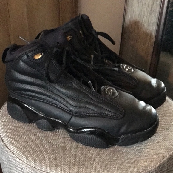 Jordan Other - Little boys Jordan pro strong, black and gold, size 1Y